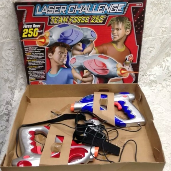 Vintage 2002 Laser Challenge Team Force 250’ Blasters...